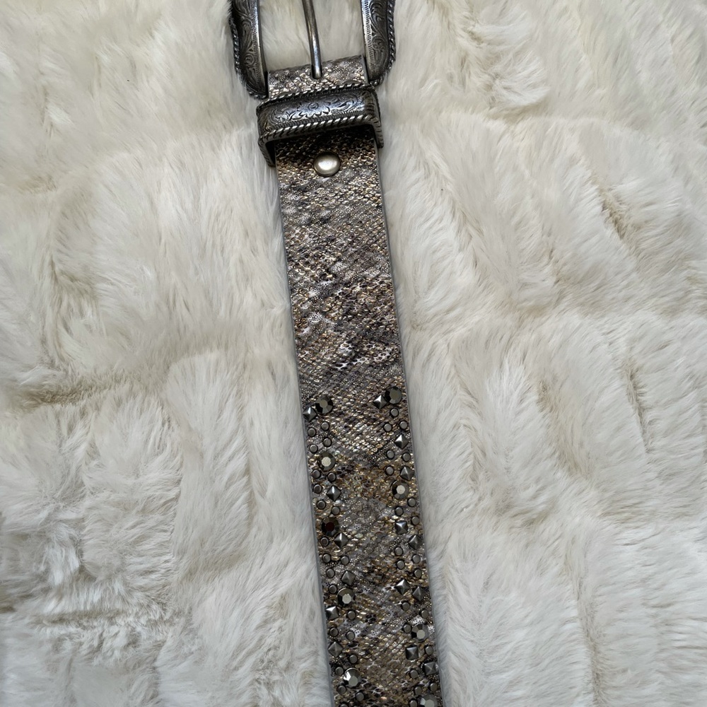 Buckle. Med leather belt, metallic/crystal/snake. NWOT , never worn. 40” length.